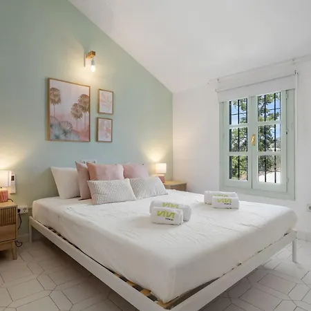 Vivi Homes - Serenity Semesterbostad *